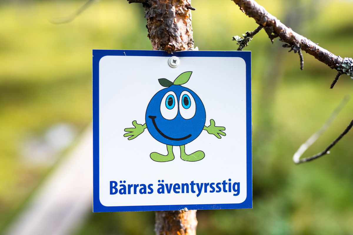 Skylt med Bärra och texten