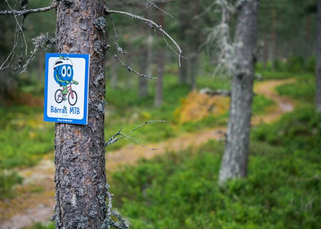 Sign with Bärra on a bike and the text 