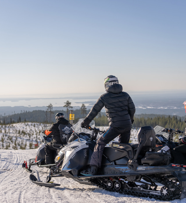 Skoter-safari-i-Orsa-grönklitt