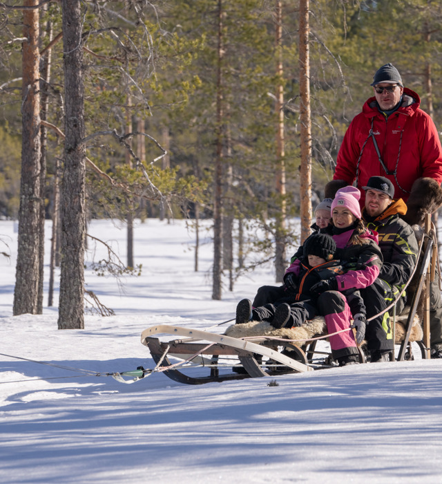 Familj-åker-hundspann-orsa-grönklitt