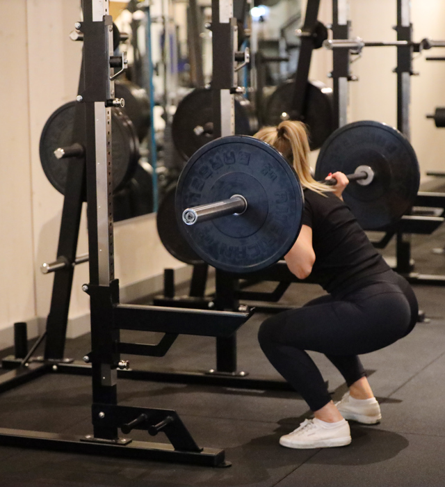 Tjej-gymmar-x-gym-orsa-grönklitt